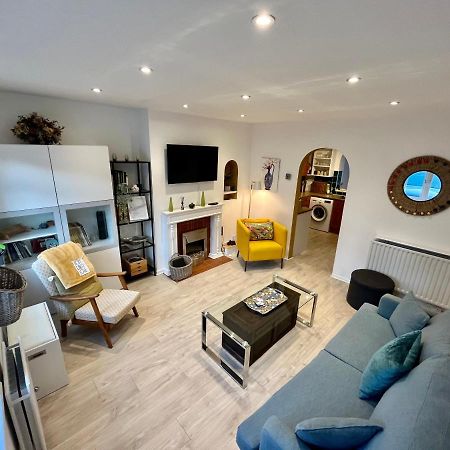 Entire 3 Bed House Weybridge Brooklands, London Villa Byfleet Dış mekan fotoğraf