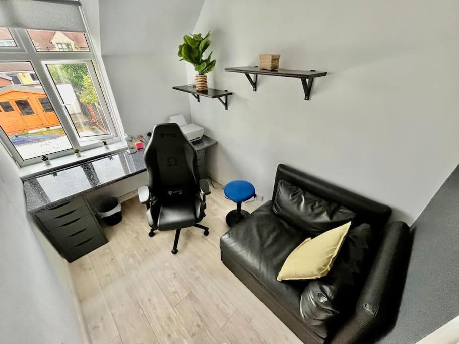 Entire 3 Bed House Weybridge Brooklands, London Villa Byfleet Dış mekan fotoğraf
